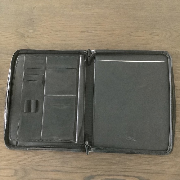 LEED'S MassMutual Branded Black Notebook Folder Portfolio - Picture 9 of 13